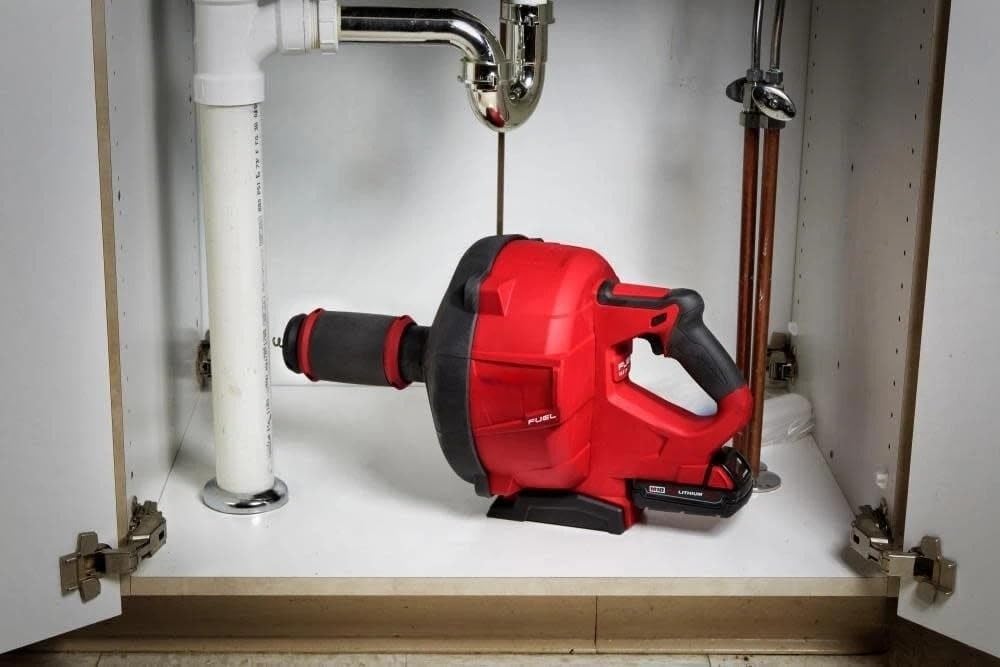 Milwaukee M18 Drain Snake Review: Honest Pros & Cons 3 Setting up the Milwaukee M18 drain snake review for the first time